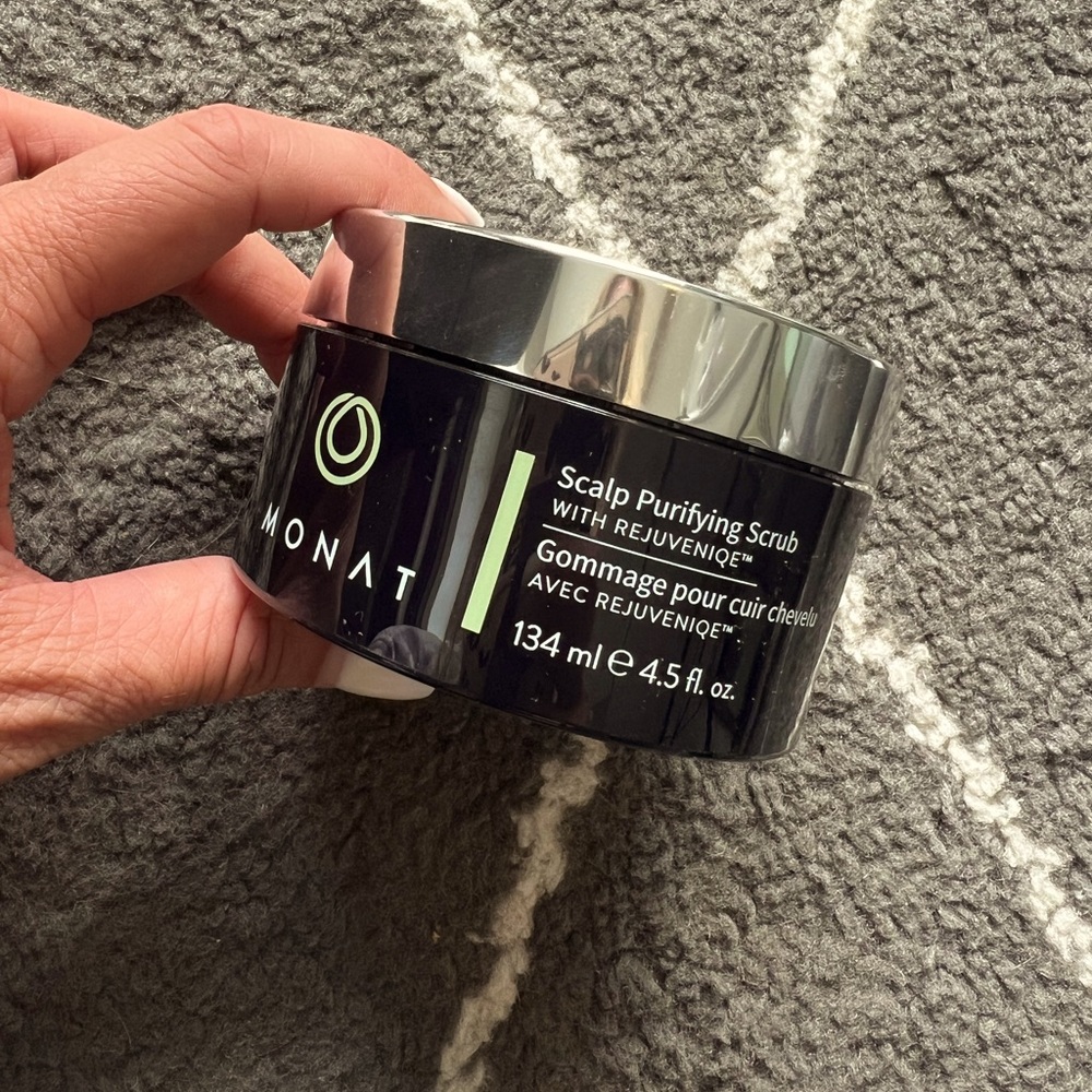 Monat scalp purifying scrub